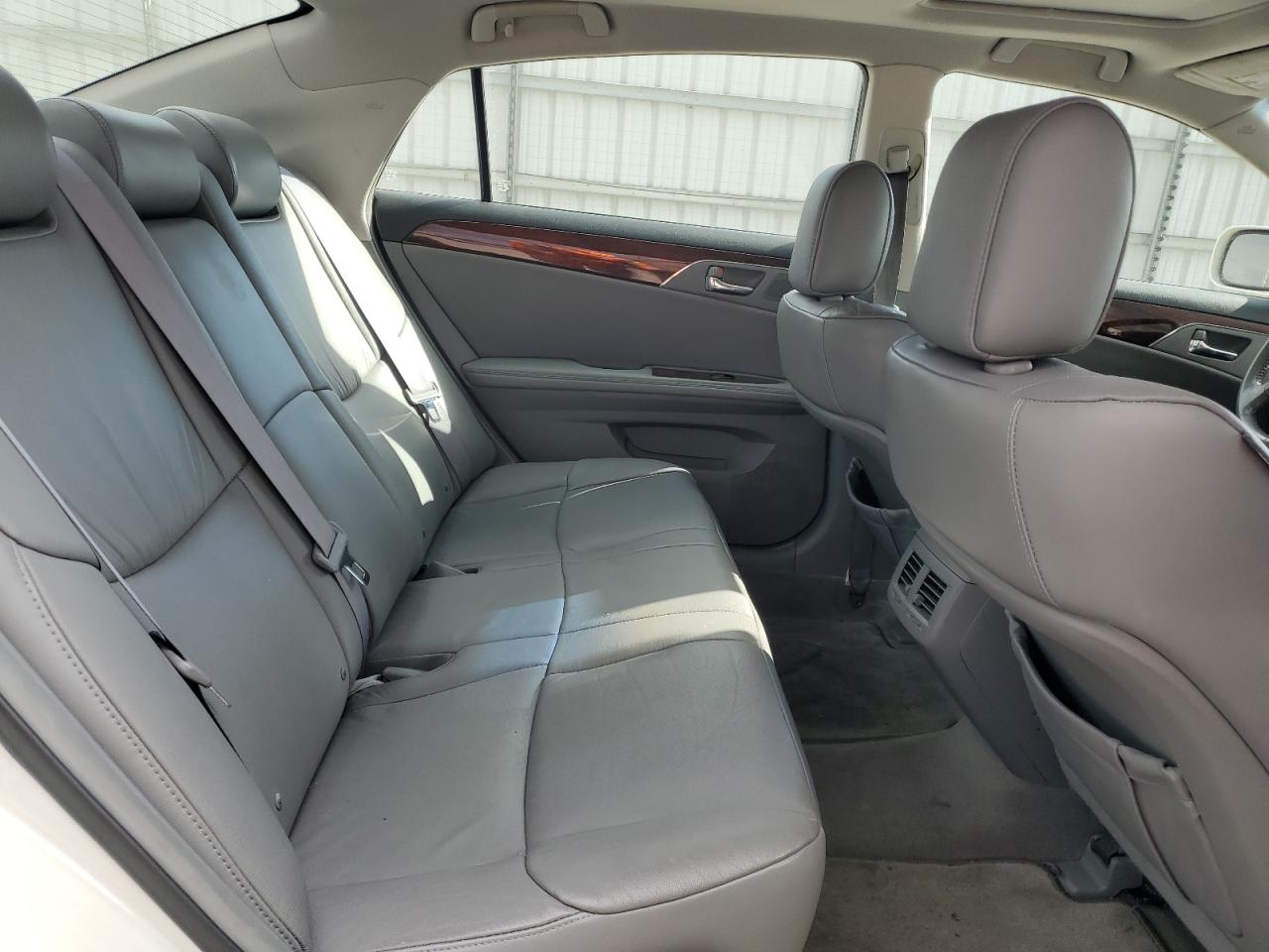 2009 Toyota Avalon - Image 10