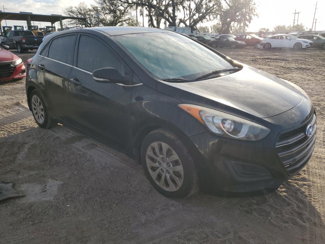 2016 Hyundai Elantra - Image 4