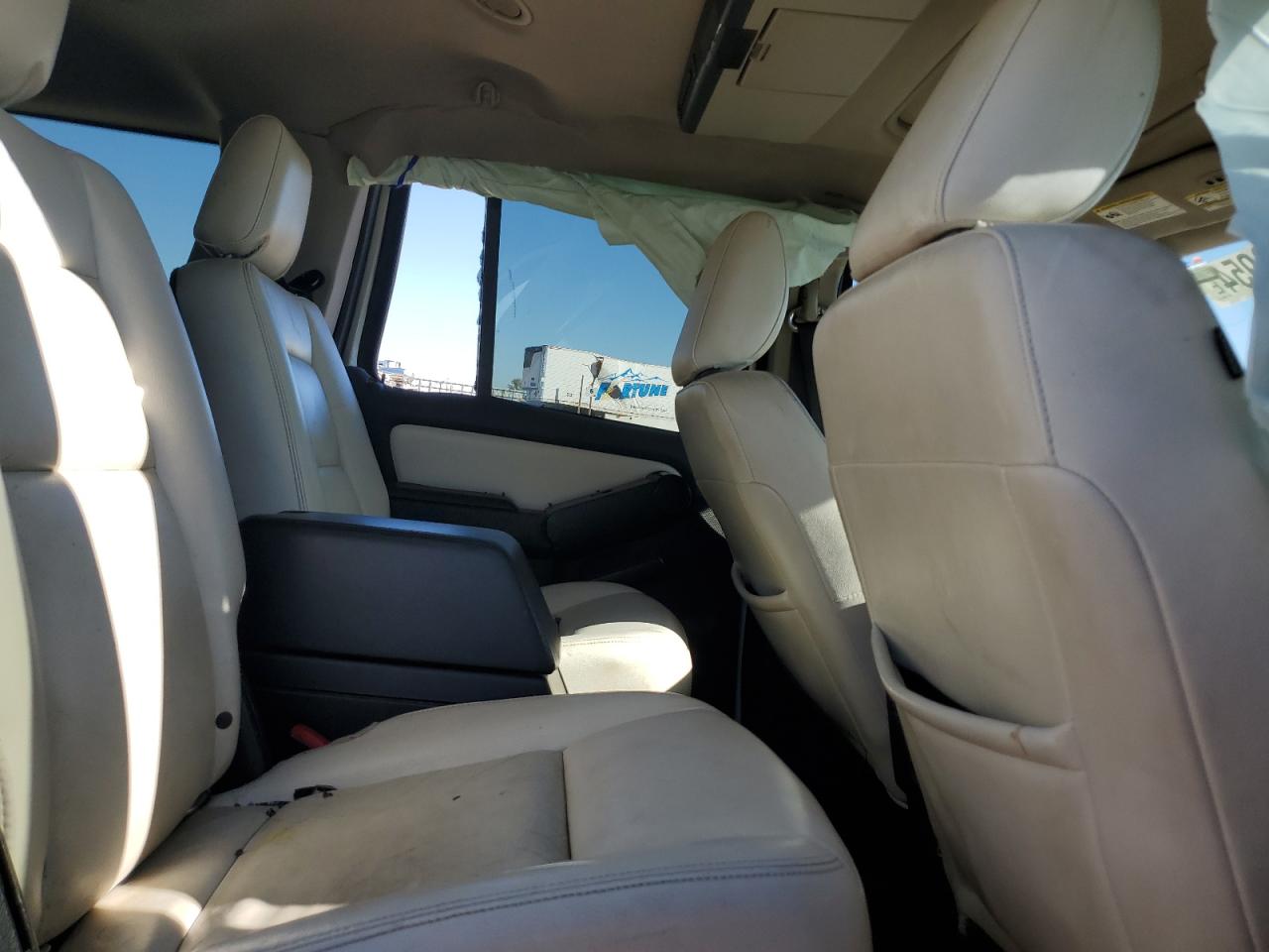 2009 Mercury Mountaineer - Image 11