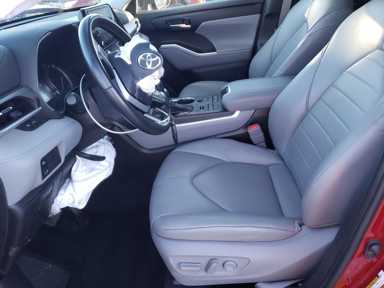 2022 Toyota Highlander - Image 7