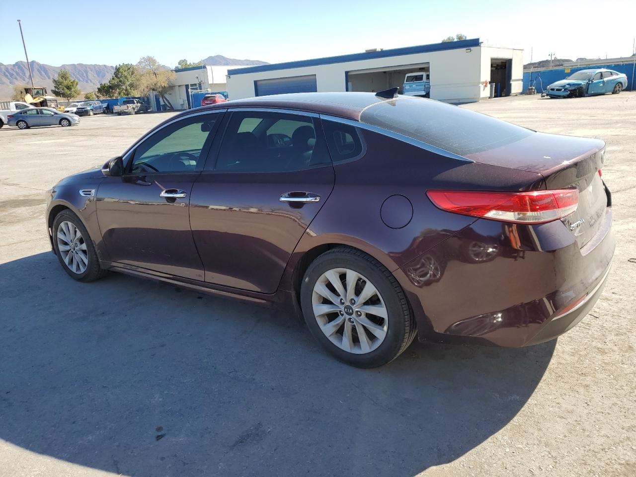 VIN 5XXGU4L34JG271546 2018 KIA OPTIMA no.2