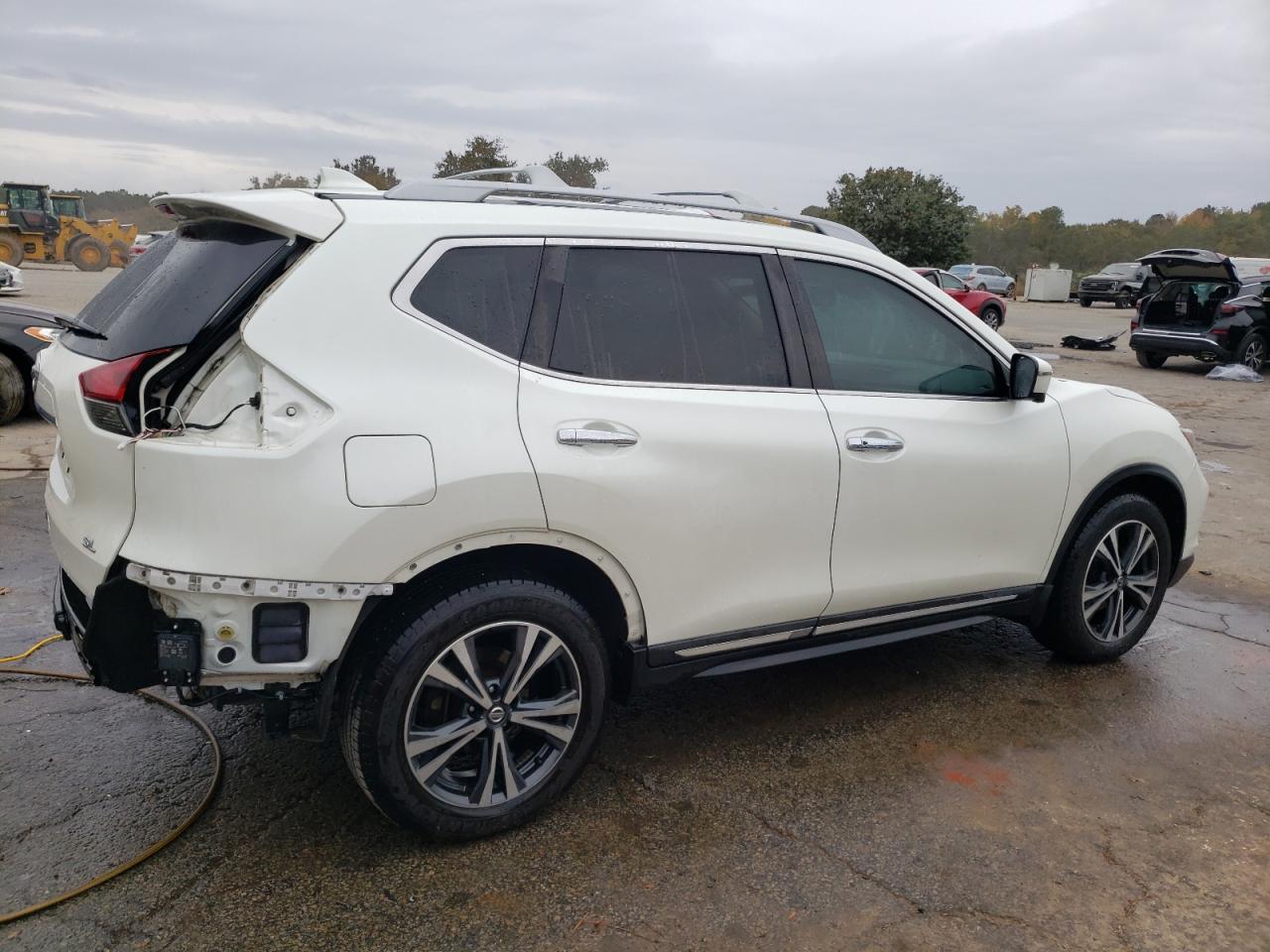 2018 Nissan Rogue - Image 3