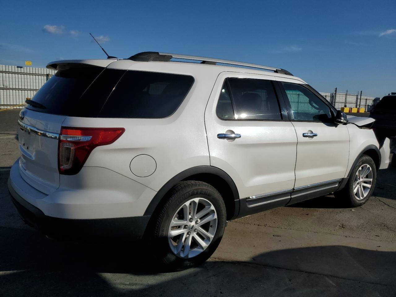 2015 Ford Explorer - Image 3