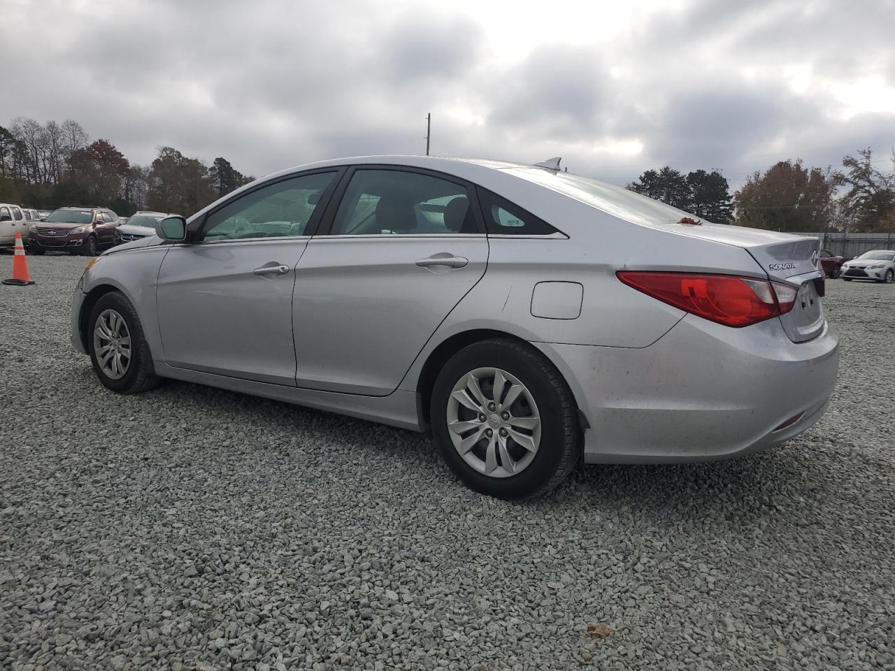 2012 Hyundai Sonata - Image 2