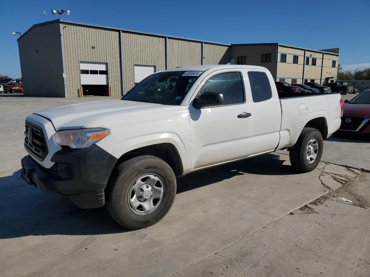 VIN 5TFRX5GN2JX122207 2018 TOYOTA TACOMA no.1