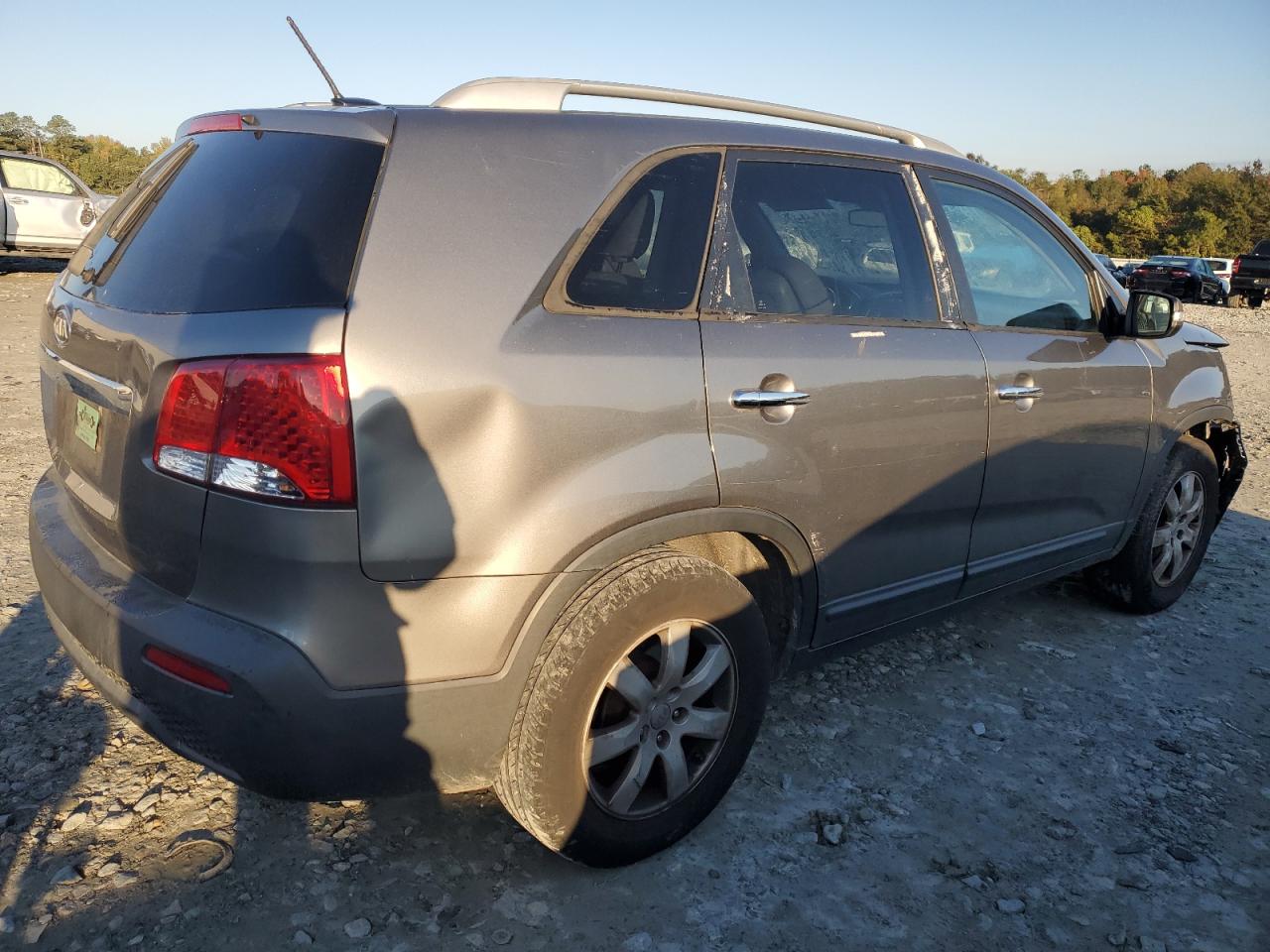 VIN 5XYKT4A26DG388410 2013 KIA SORENTO no.3