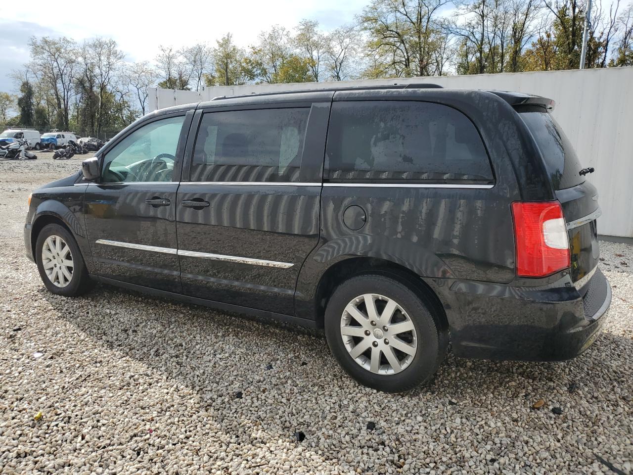 2014 Chrysler Town & Country - Image 2