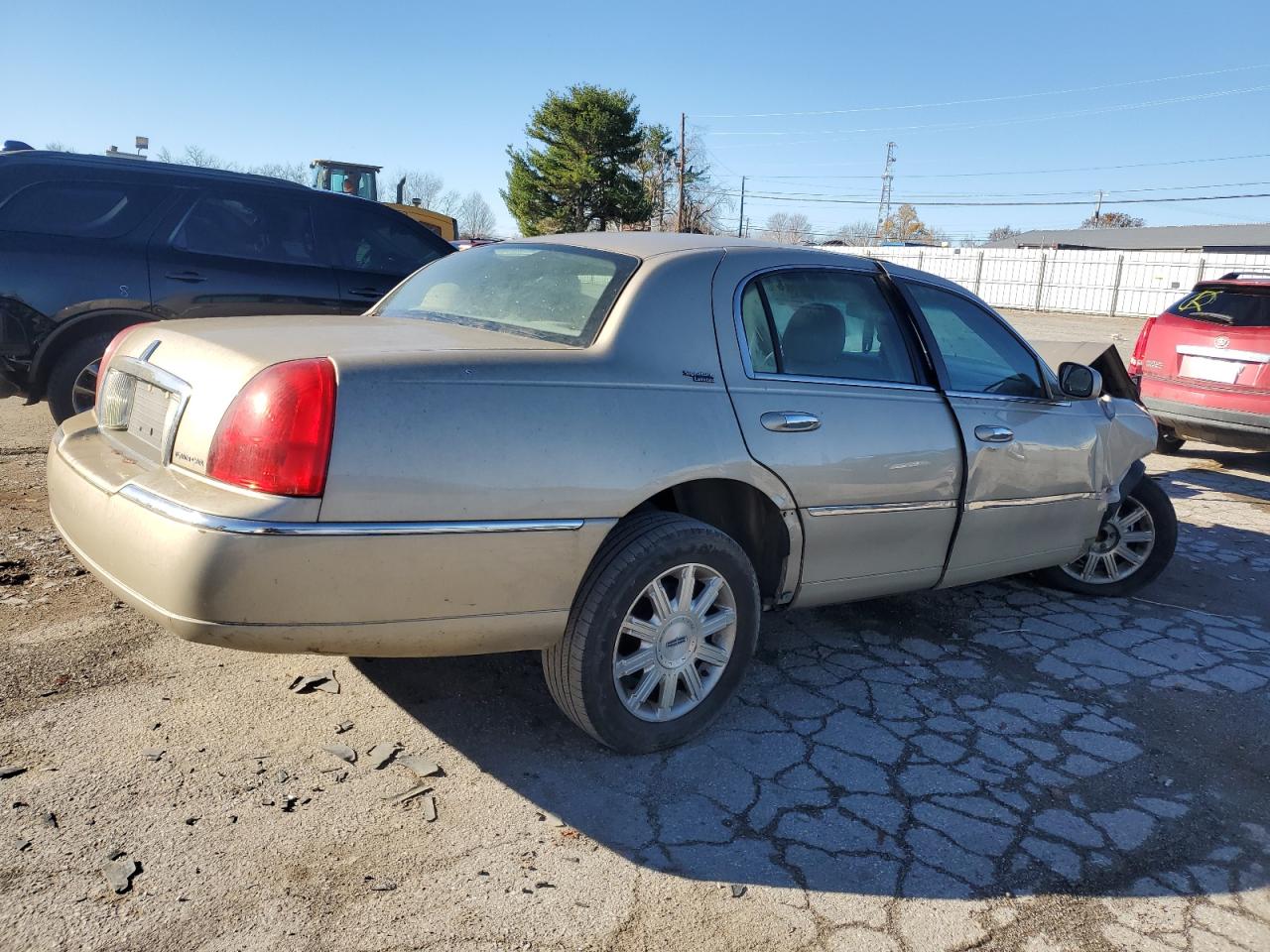 2006 Lincoln Town Car - Image 3