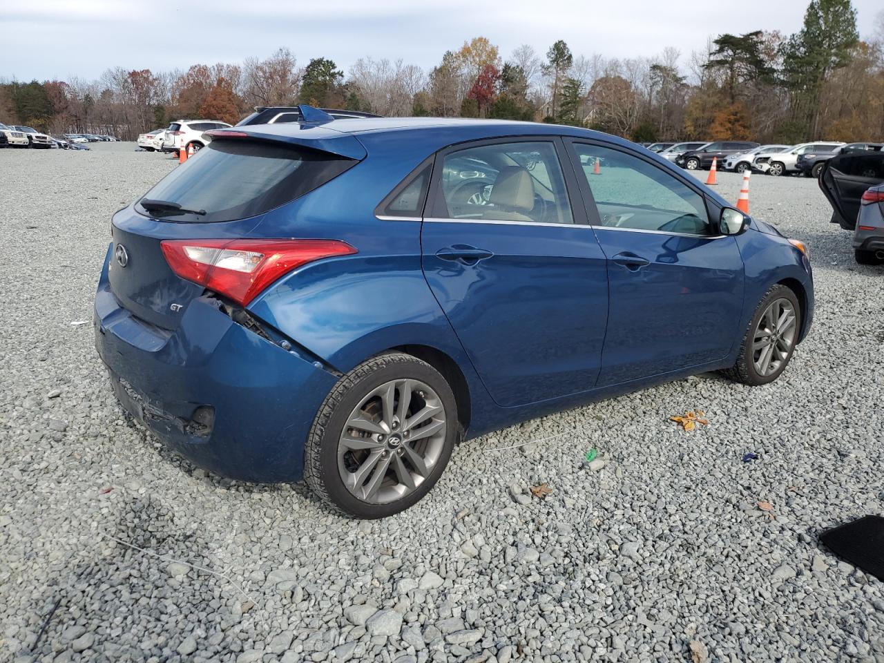 2016 Hyundai Elantra - Image 3