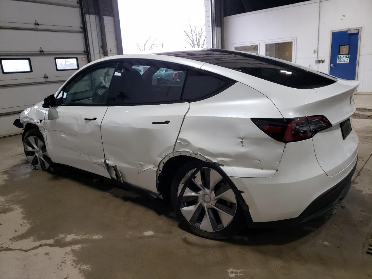 7SAYGDEE5PA112976 2023 TESLA MODEL Y - Image 2