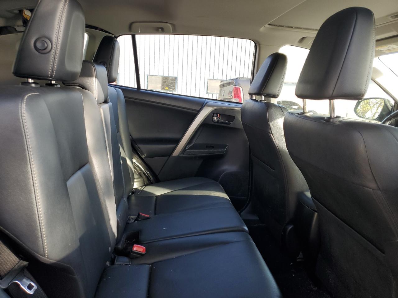 2015 Toyota RAV 4 - Image 11