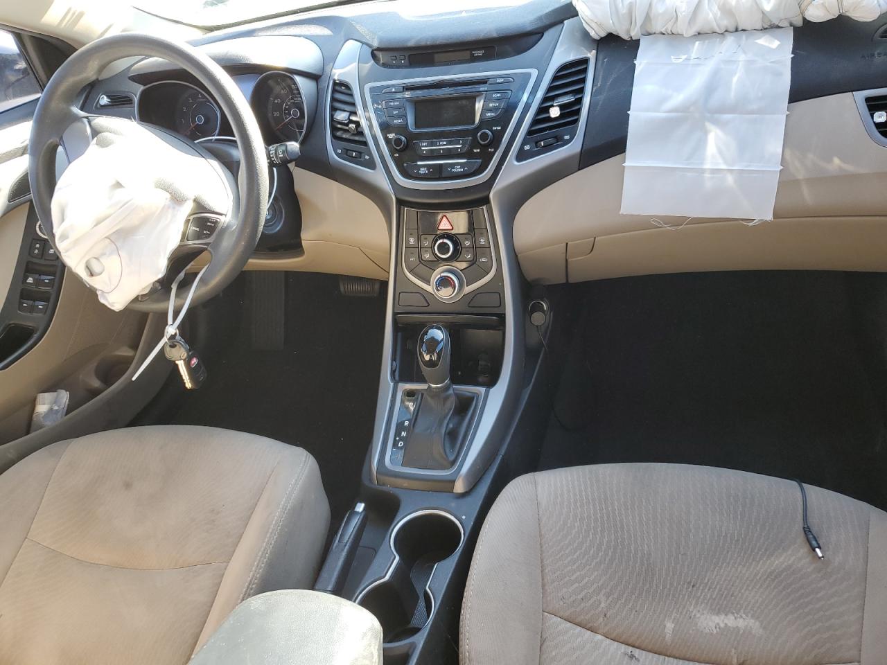 2016 Hyundai Elantra - Image 8