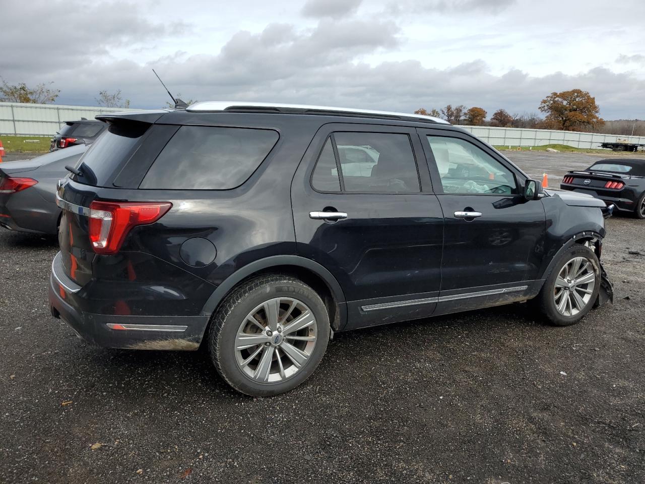 2019 Ford Explorer - Image 3
