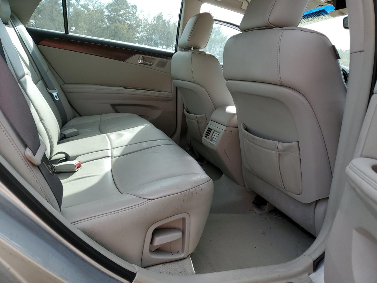 2011 Toyota Avalon - Image 10