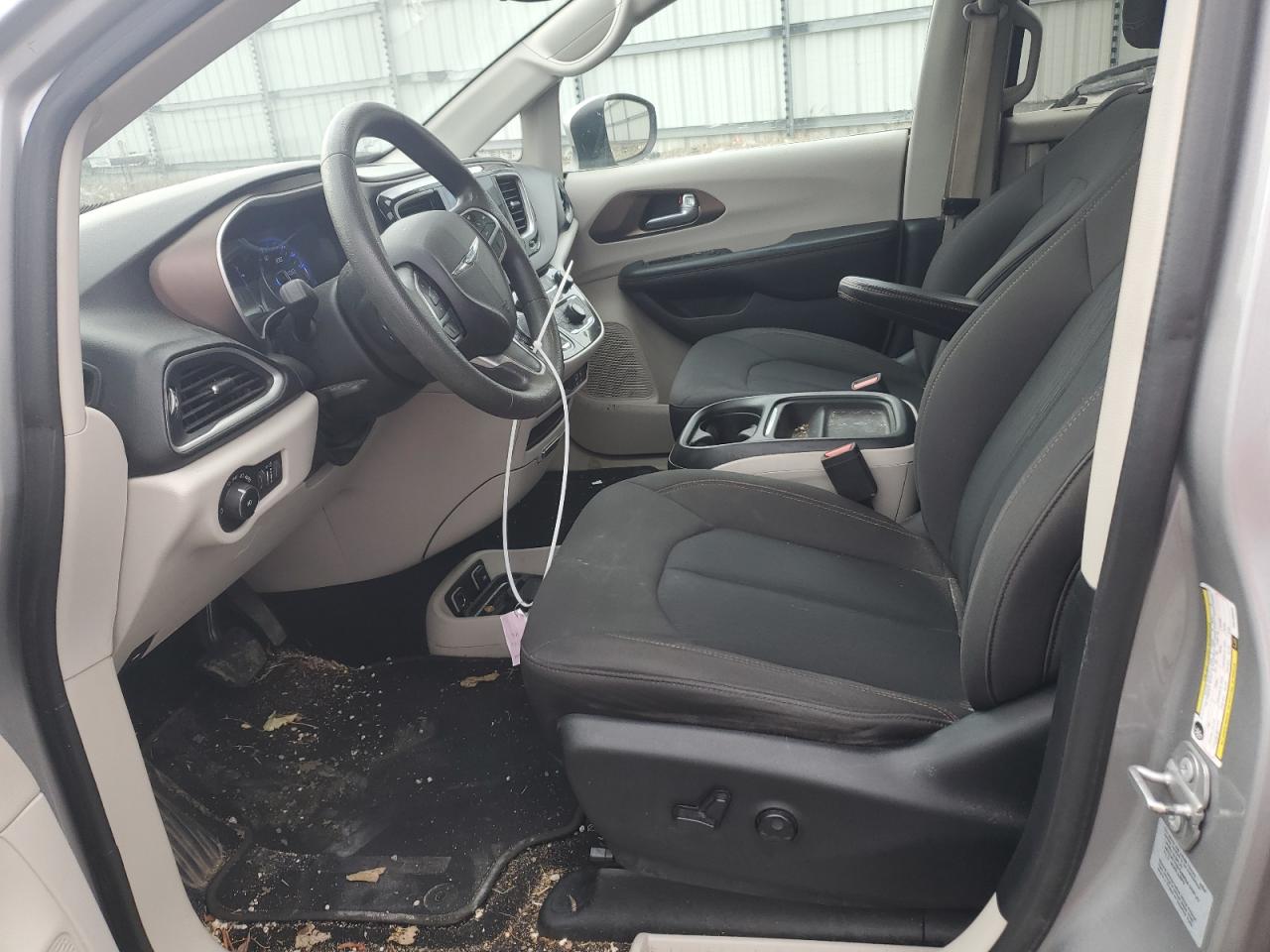 2017 Chrysler Pacifica - Image 7