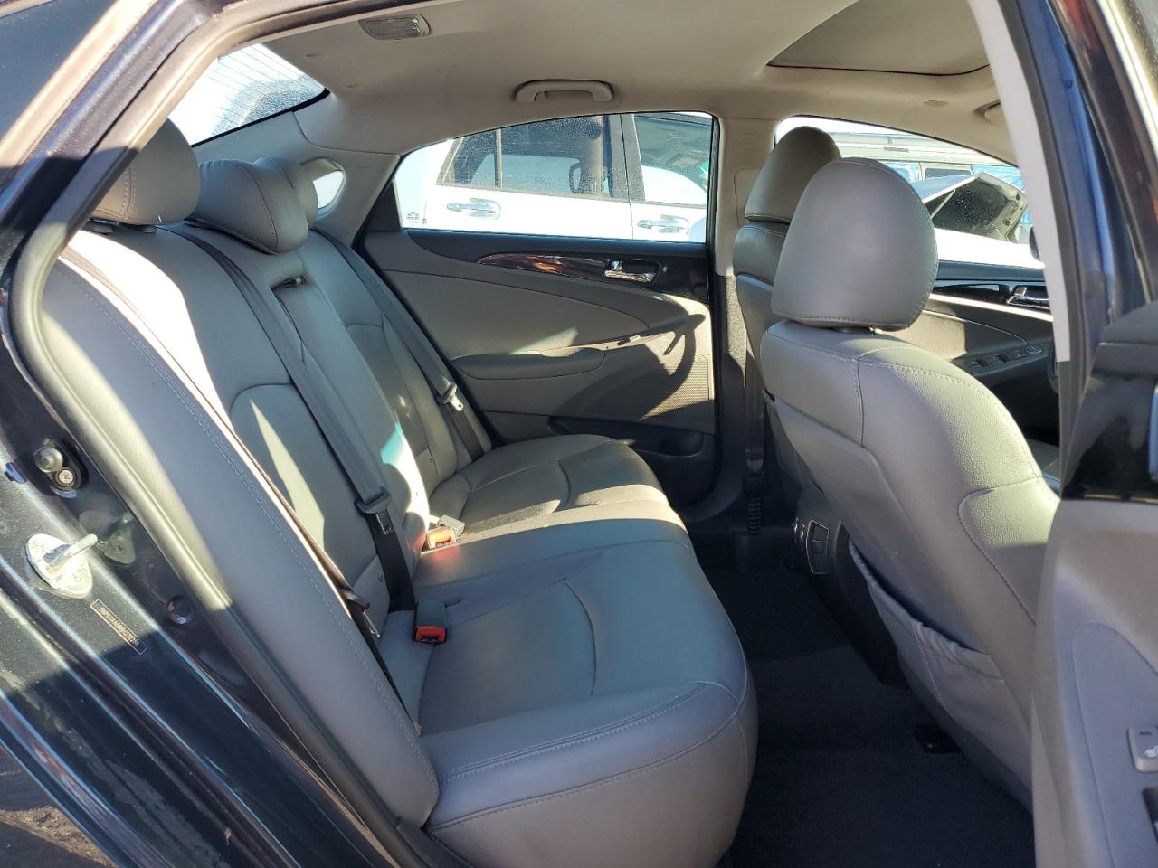2011 Hyundai Sonata - Image 10
