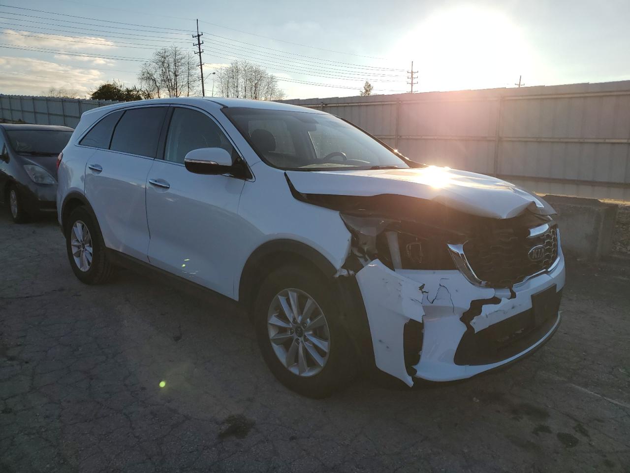 VIN 5XYPG4A52KG490353 2019 KIA SORENTO no.4