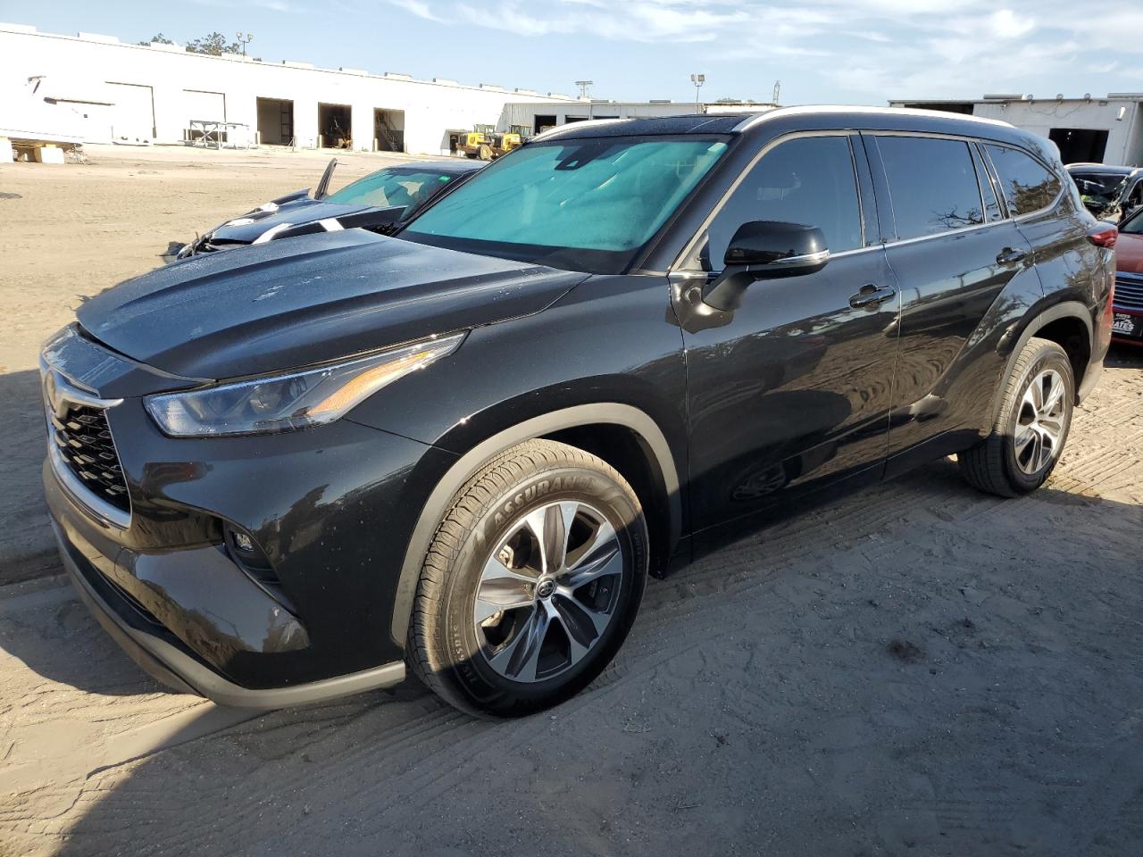 2022 Toyota Highlander - Image 1