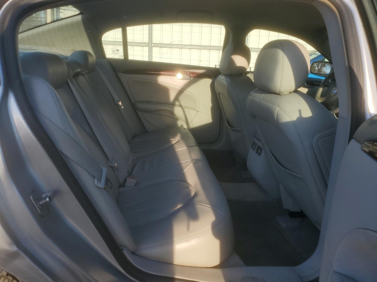 2008 Buick Lucerne - Image 10