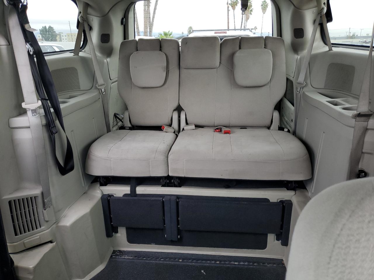 2012 Dodge Caravan - Image 10