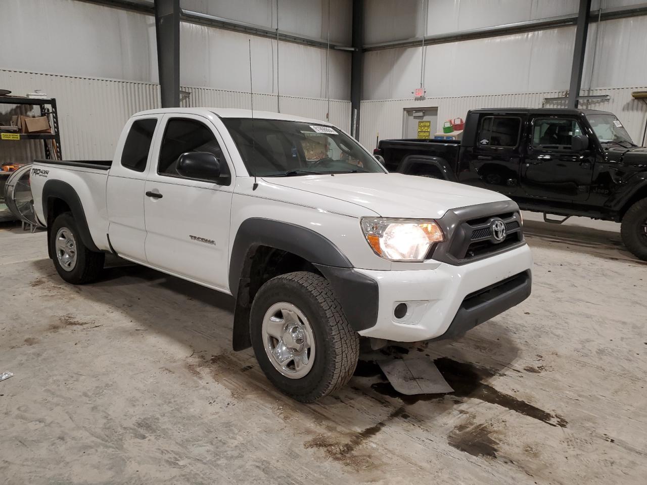 VIN 5TFUX4EN2EX024954 2014 TOYOTA TACOMA no.4