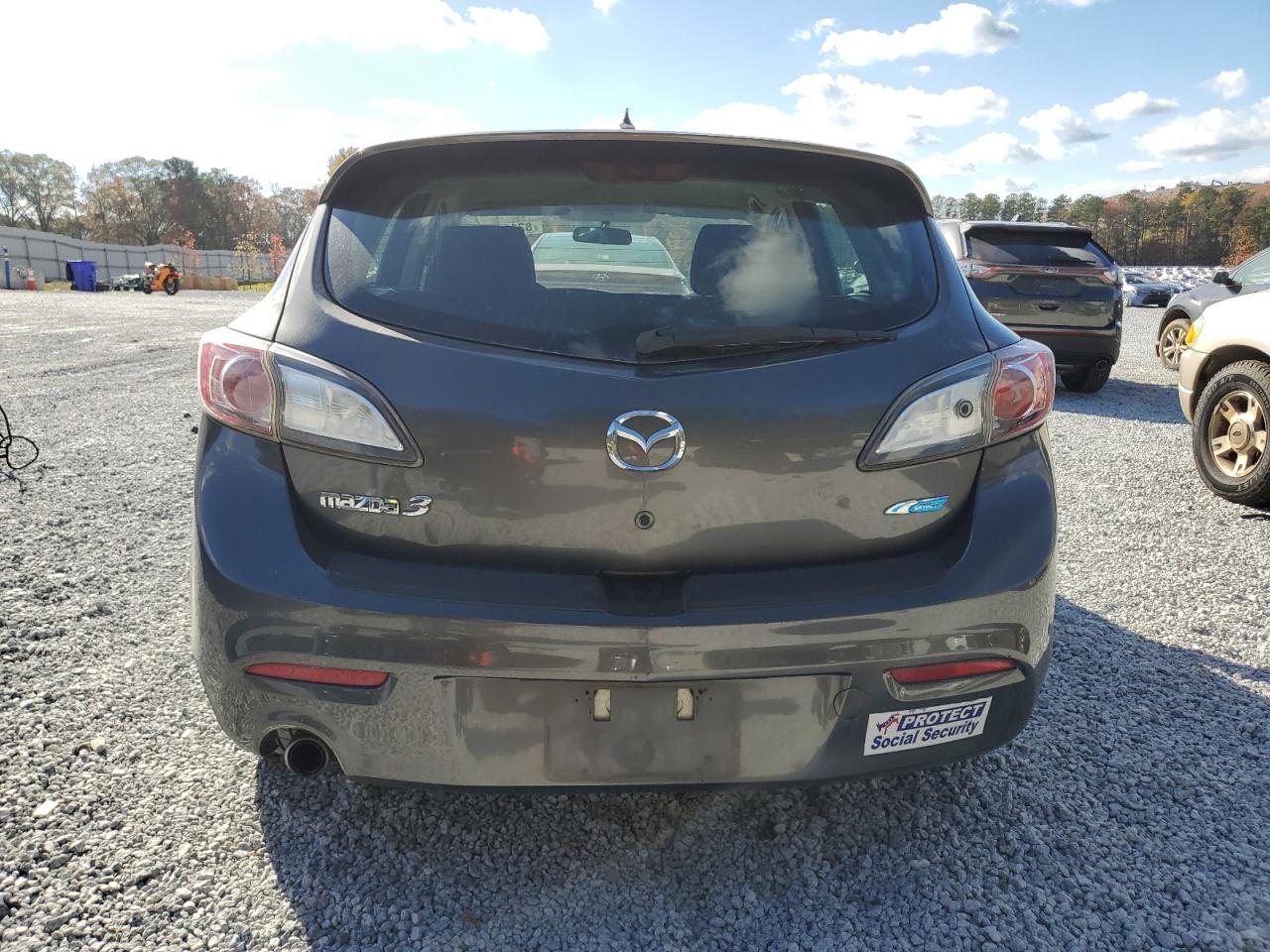 2013 Mazda 3 - Image 6