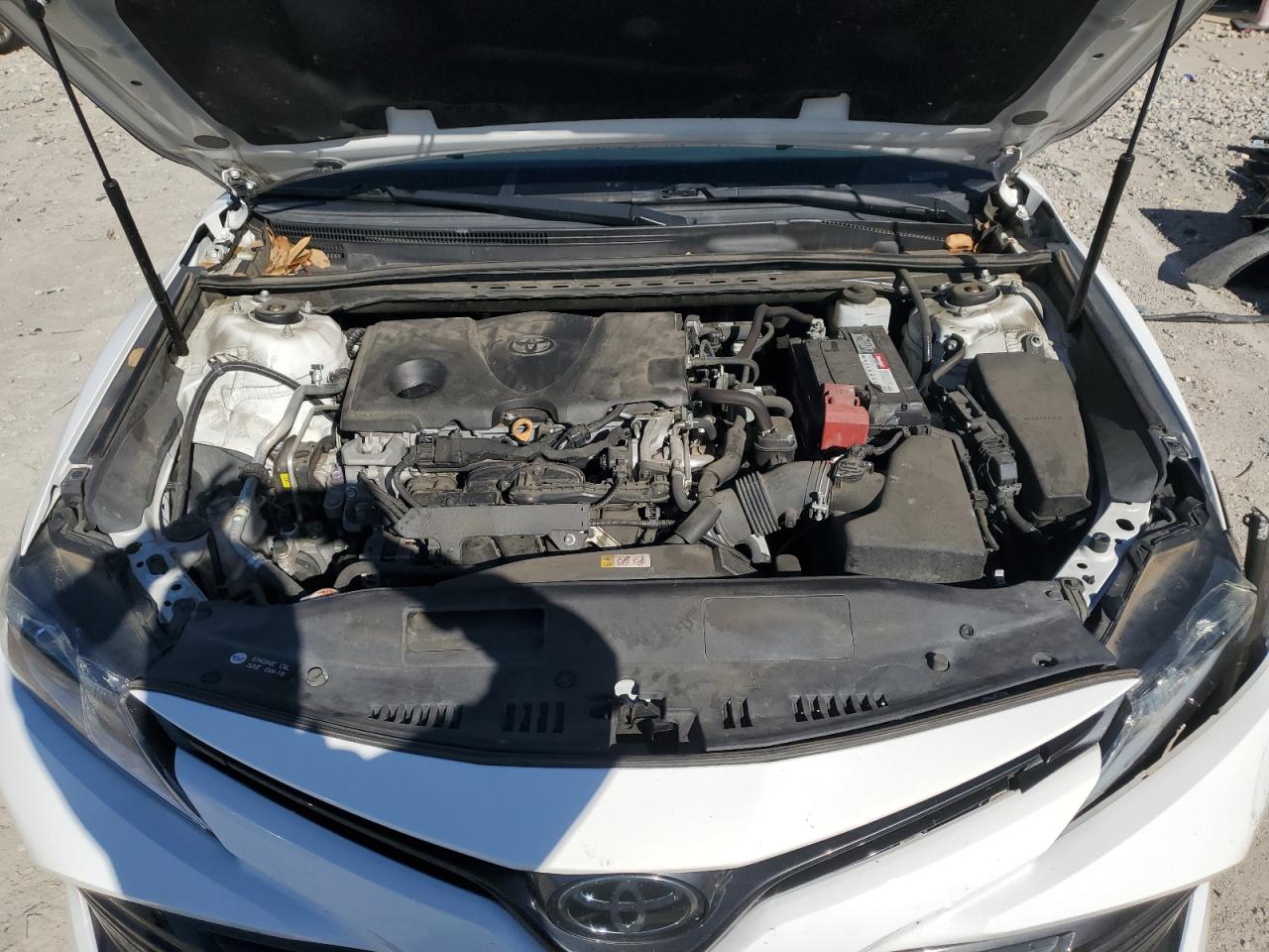 2019 Toyota Camry - Image 11