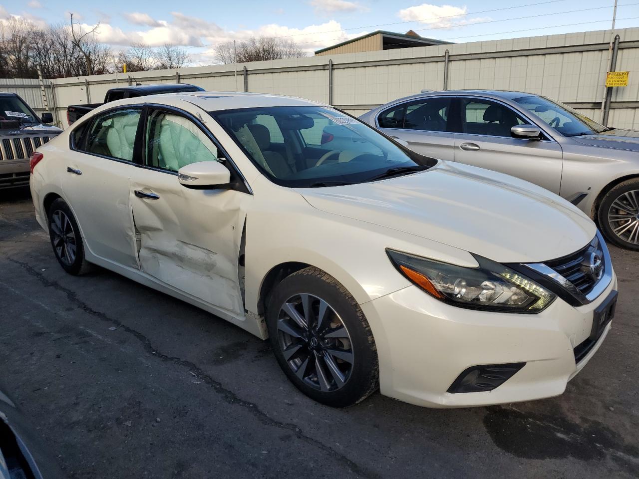 2016 Nissan Altima - Image 4