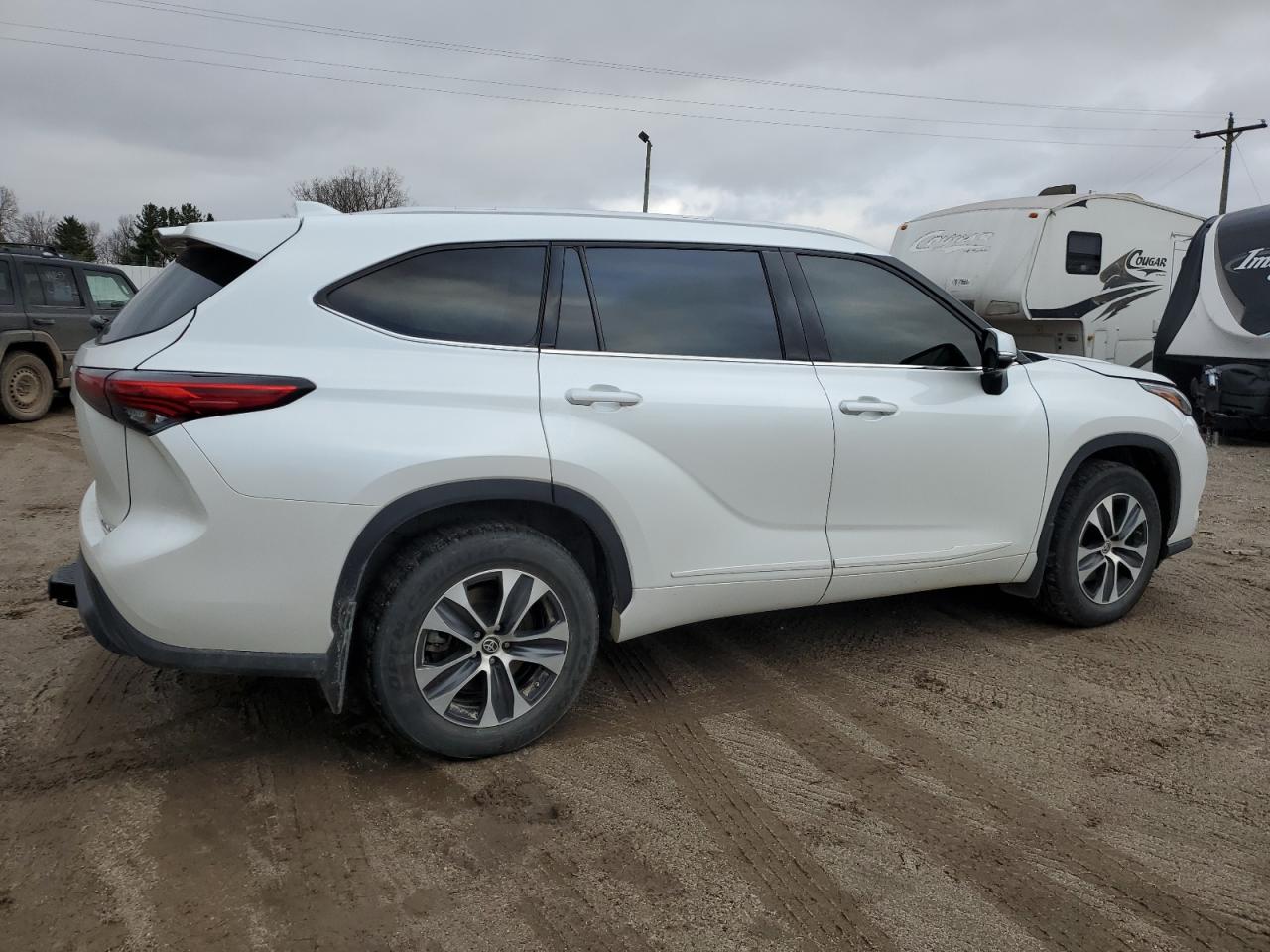 2022 Toyota Highlander - Image 3