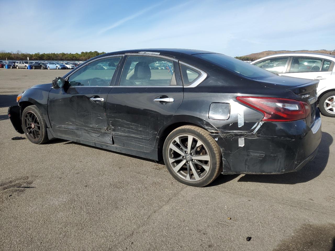 2017 Nissan Altima - Image 2