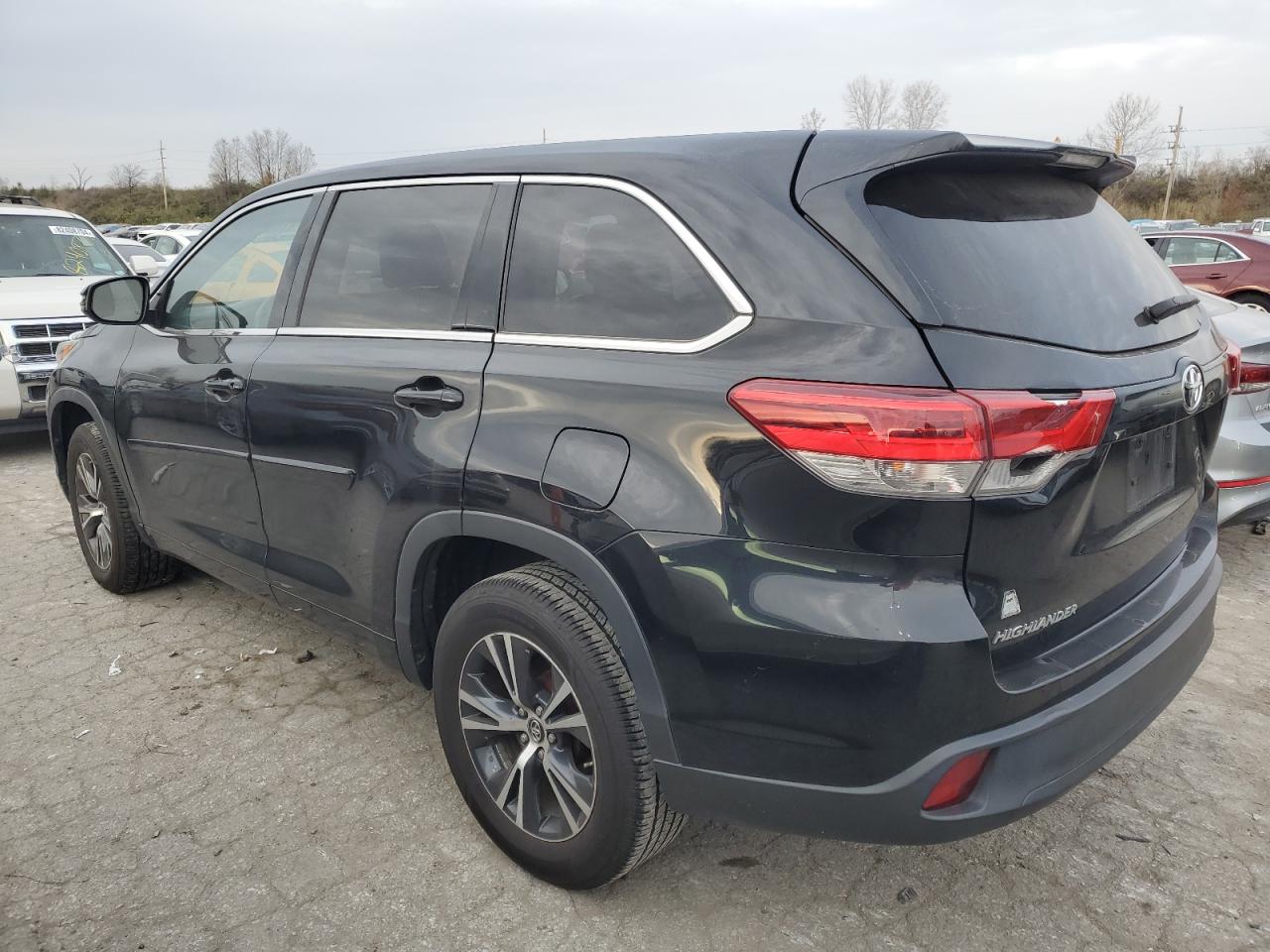 5TDZARFH2JS037720 2018 TOYOTA HIGHLANDER - Image 2