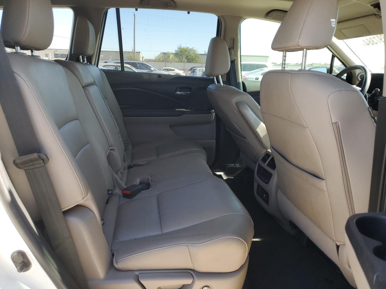 2017 Honda Pilot - Image 11