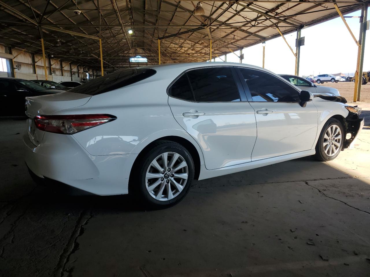 VIN 4T1B11HK5JU604568 2018 TOYOTA CAMRY no.3