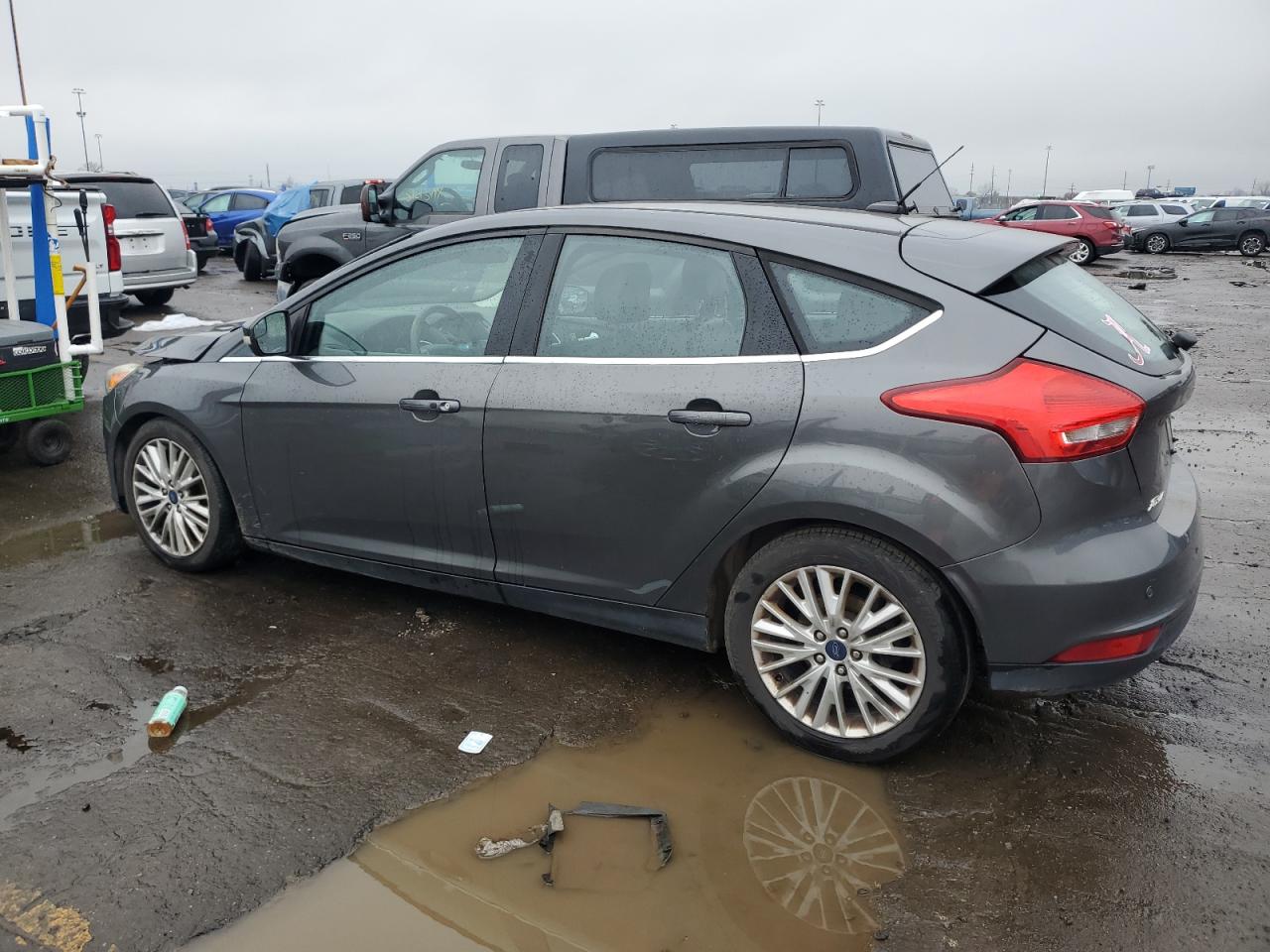 VIN 1FADP3N20FL230143 2015 FORD FOCUS no.2