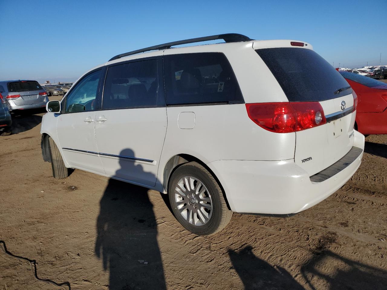 2008 Toyota Sienna - Image 2
