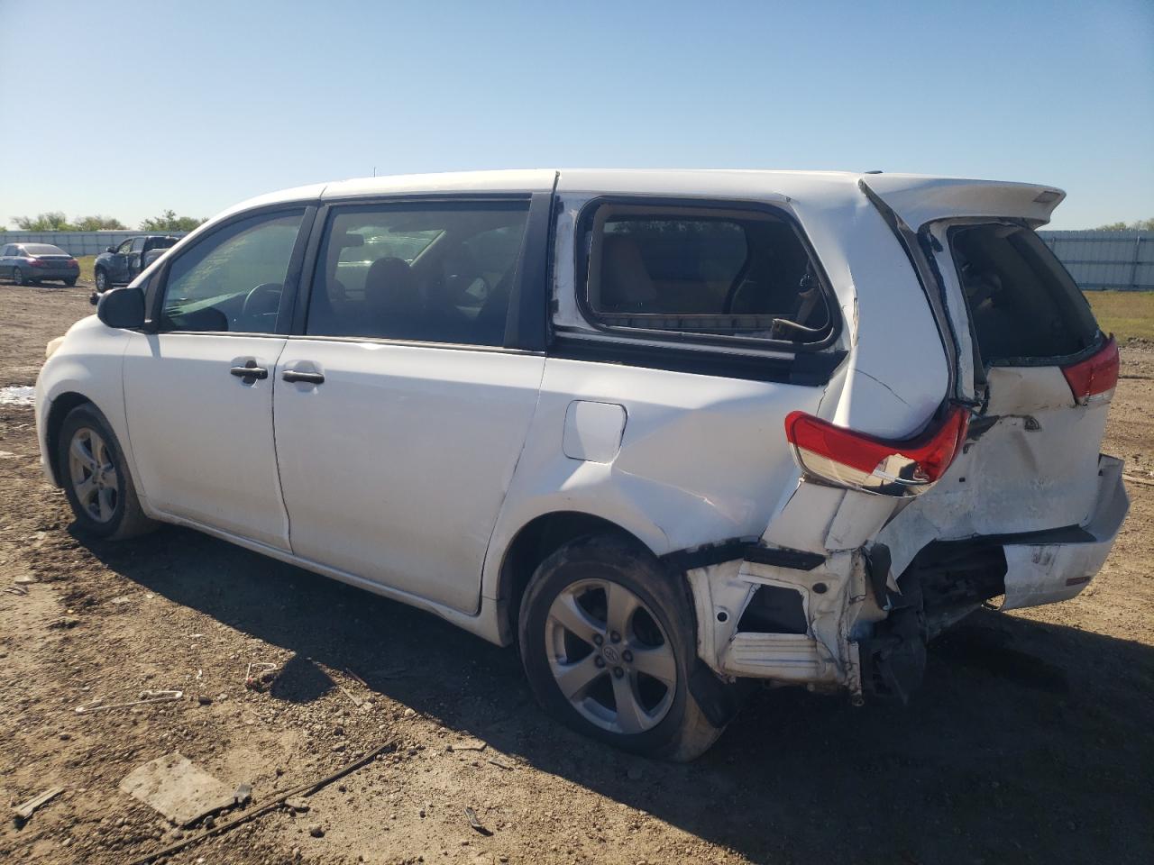 2011 Toyota Sienna - Image 2
