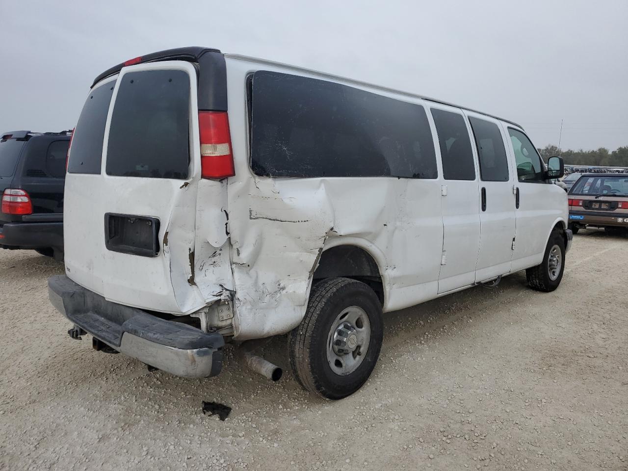 2010 Chevrolet Express - Image 3