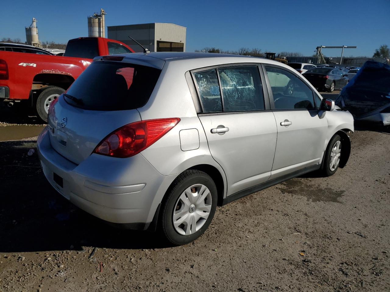 2011 Nissan Versa - Image 3