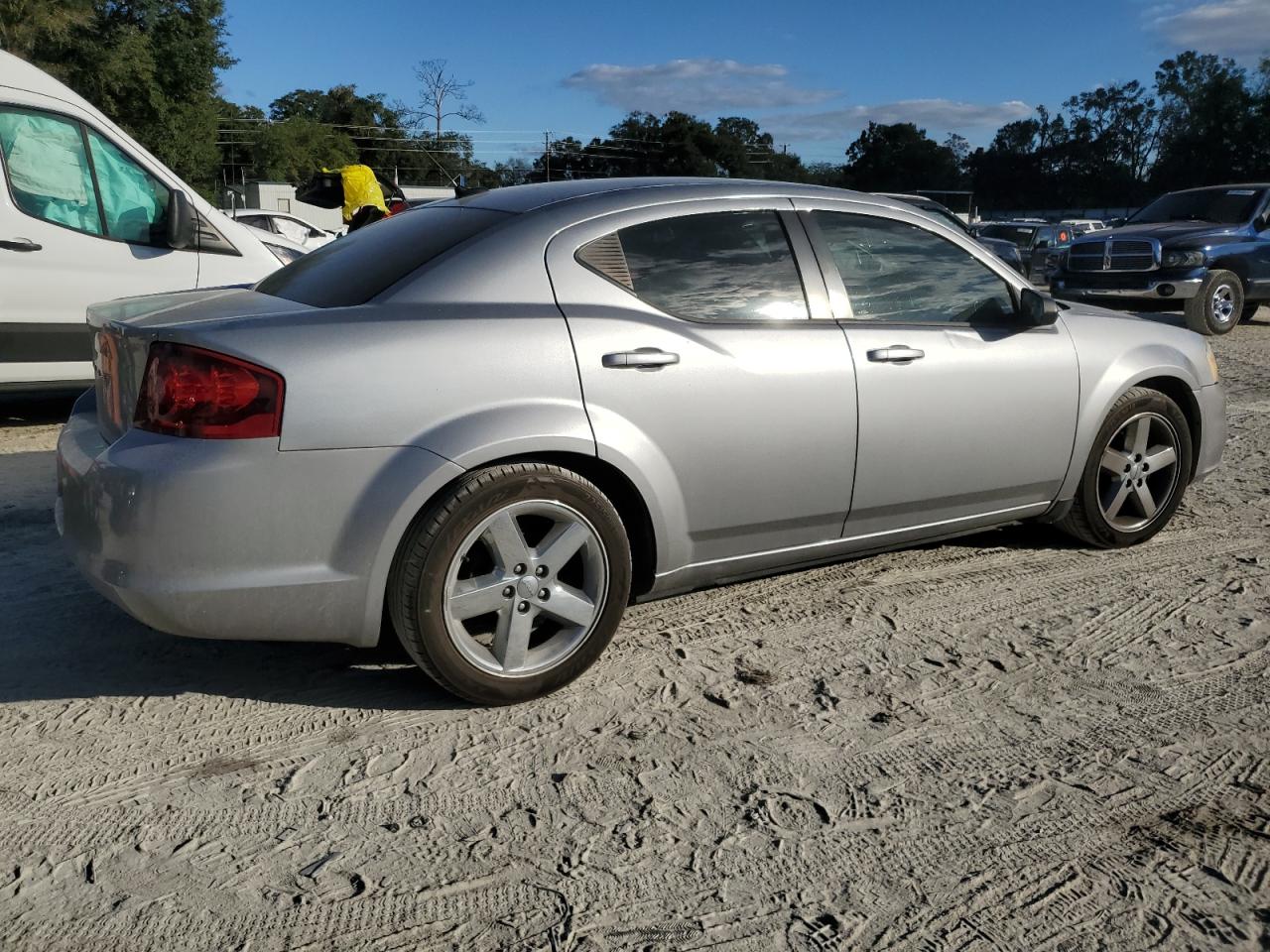 2013 Dodge Avenger - Image 3