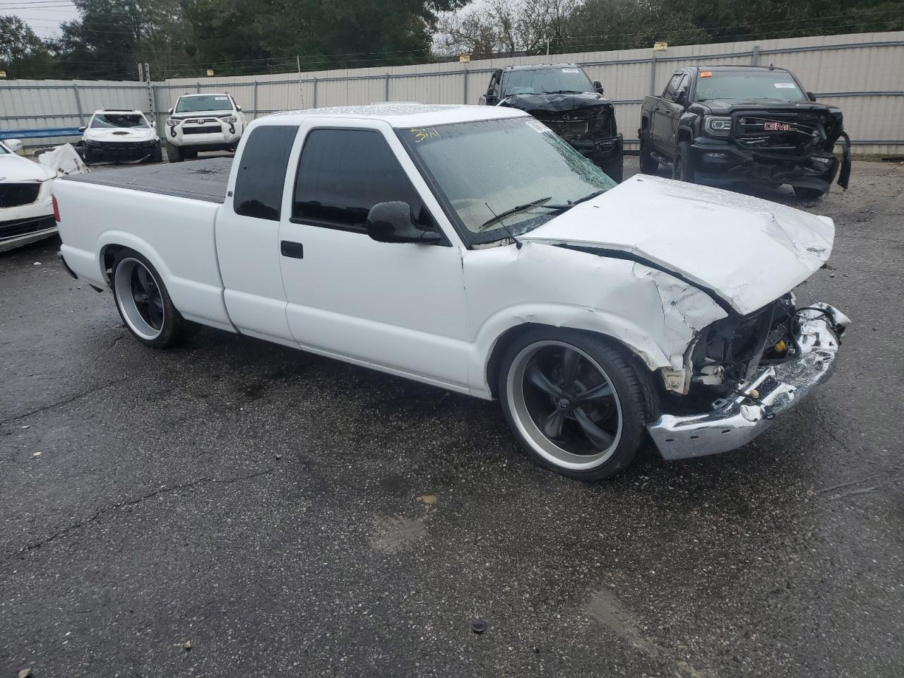 1998 Chevrolet S-10 Pickup - Image 4