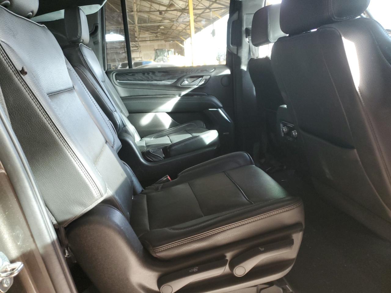 2021 GMC Yukon - Image 11