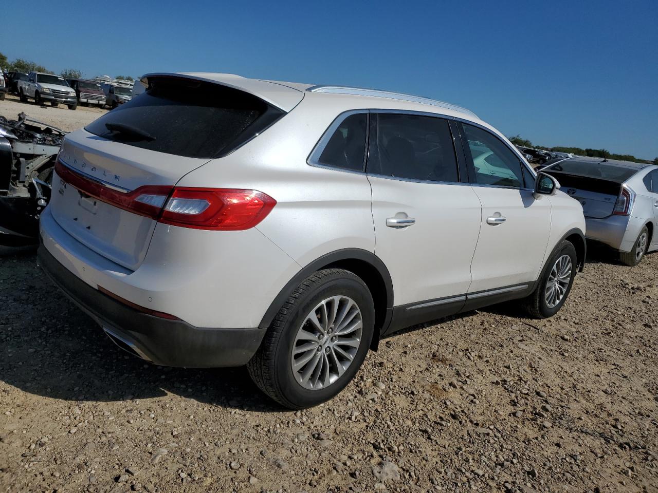 2017 Lincoln MKX - Image 3