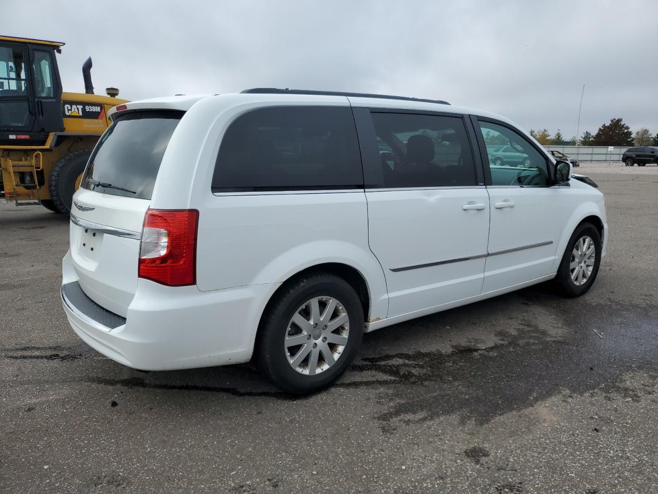 2014 Chrysler Town & Country - Image 3