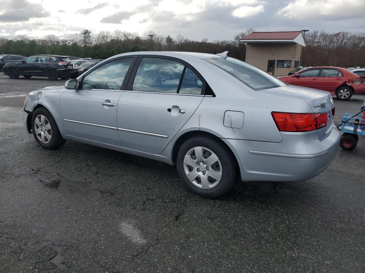 2010 Hyundai Sonata - Image 2
