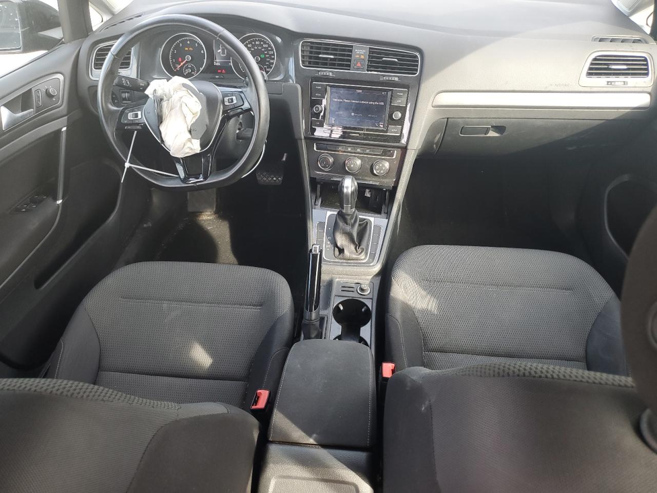 2018 Volkswagen Golf - Image 8