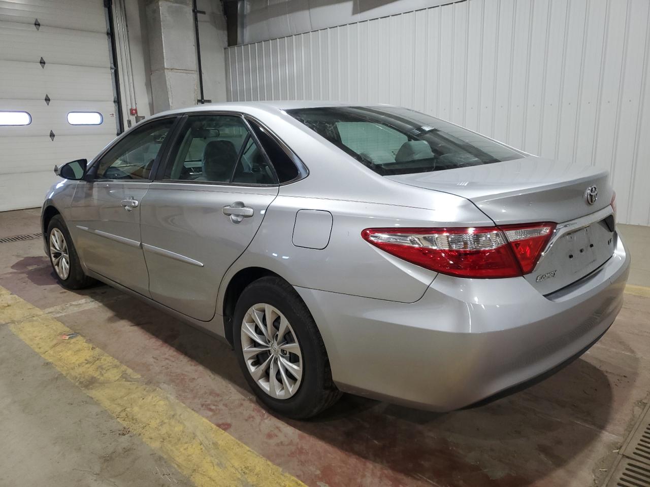 VIN 4T1BF1FK9HU700105 2017 TOYOTA CAMRY no.2