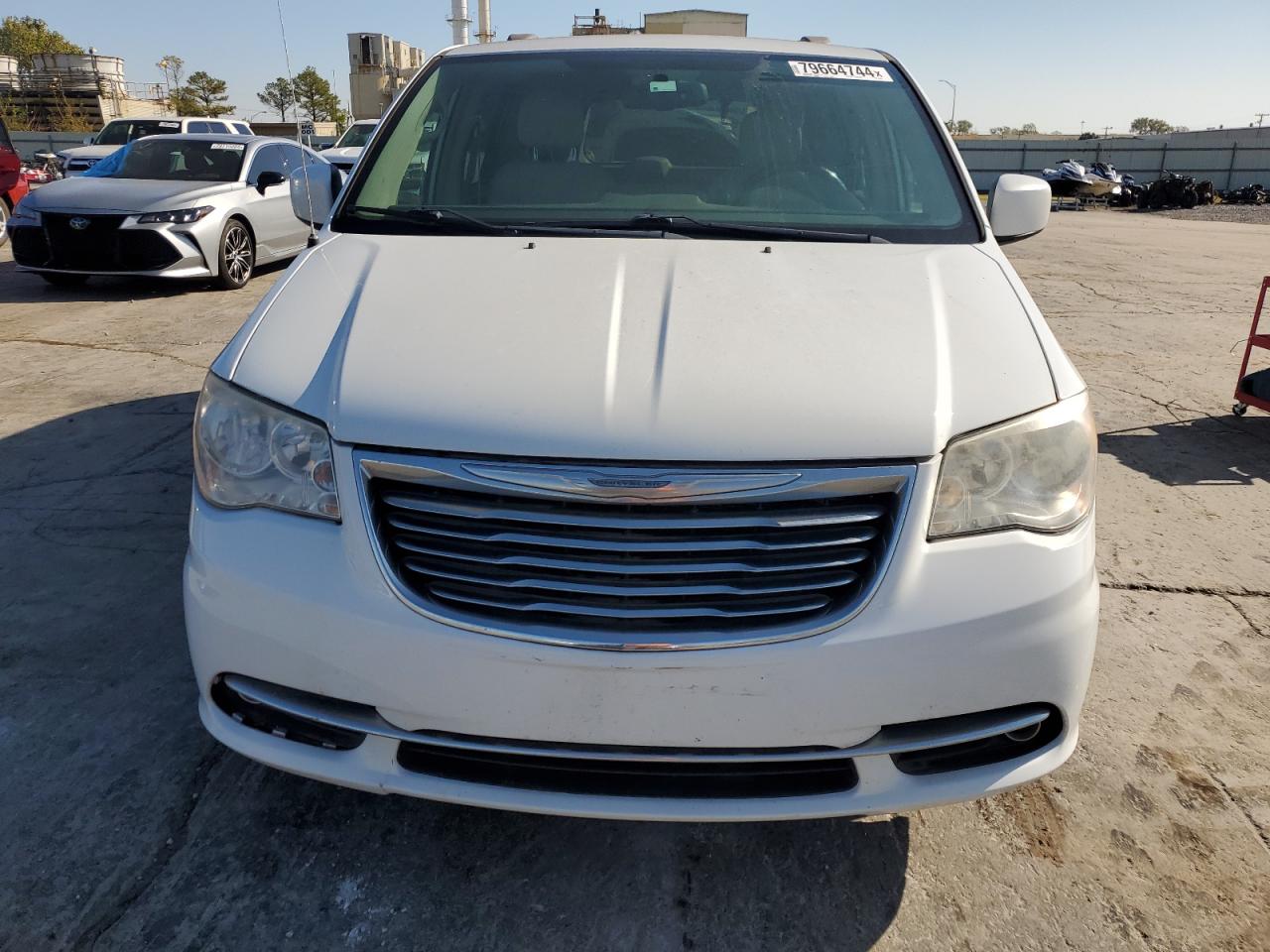 2014 Chrysler Town & Country - Image 5