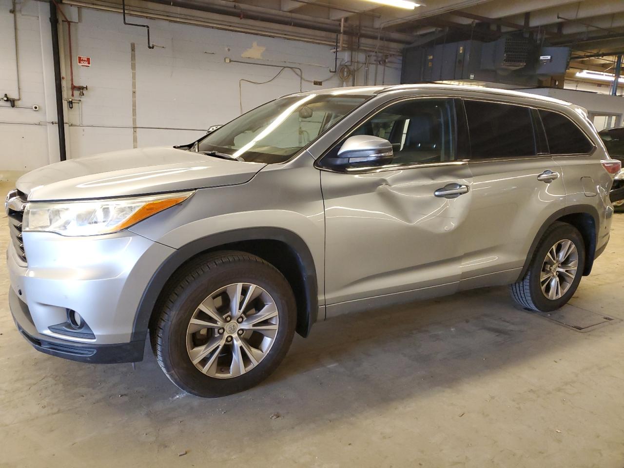 2014 Toyota Highlander - Image 1