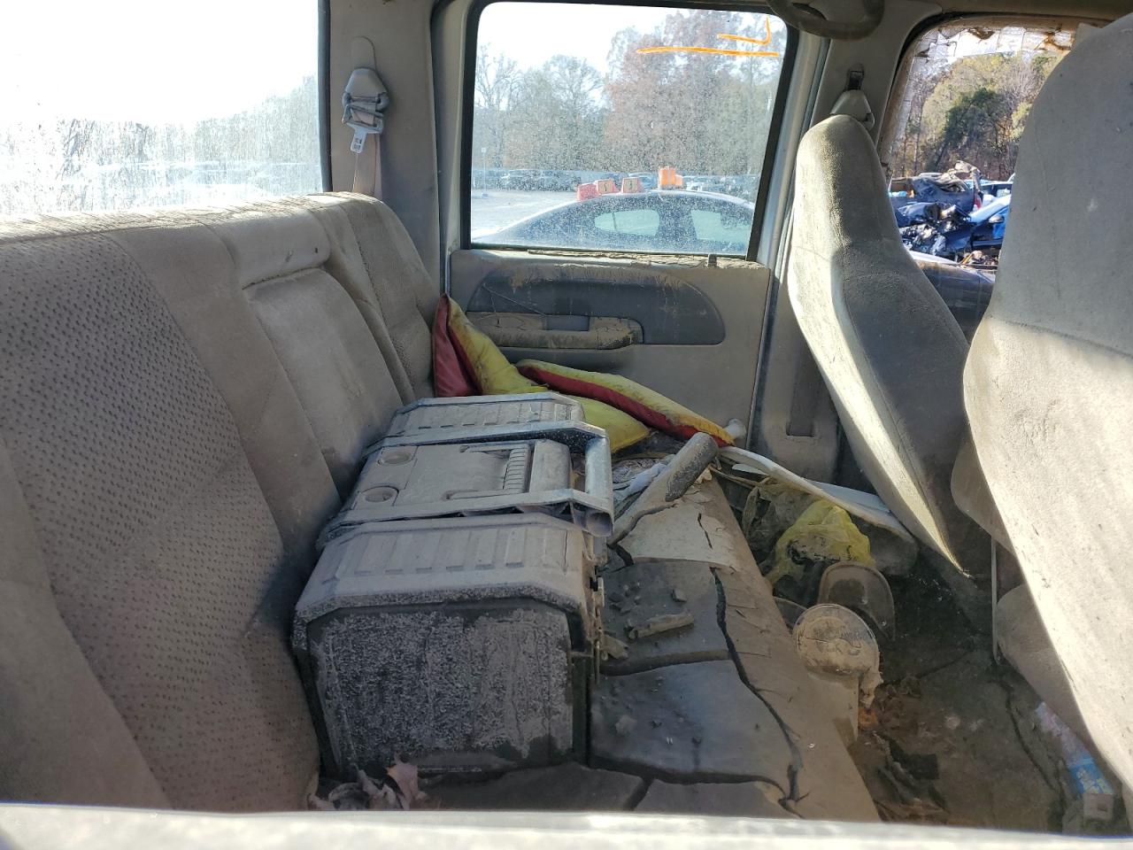 2001 Ford F350 - Image 10
