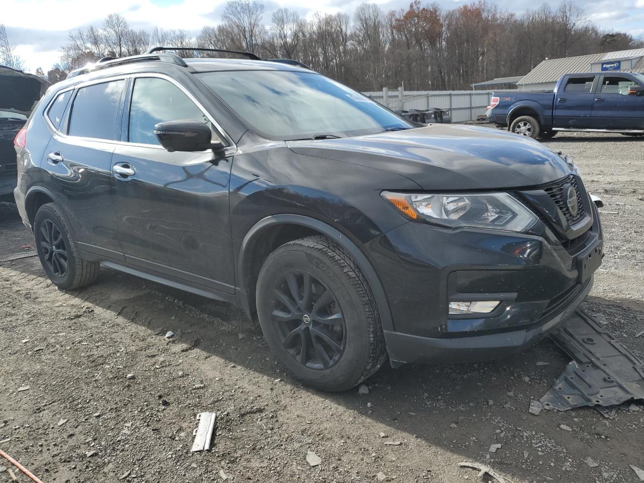 2018 Nissan Rogue - Image 4